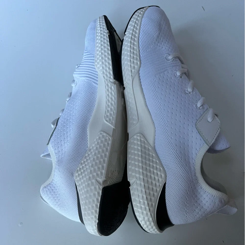 American Eagle Outfitters Men’s White Athletic Sneakers w black accents, Sz 11
